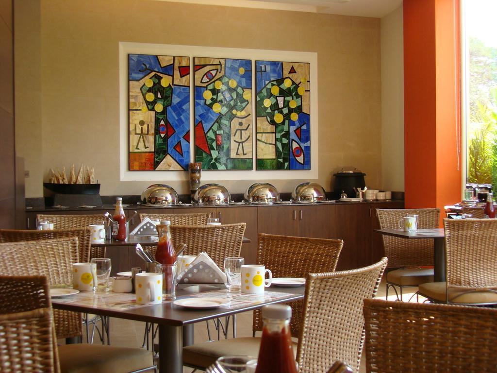 Lemon Tree Hotel Chennai Exterior photo