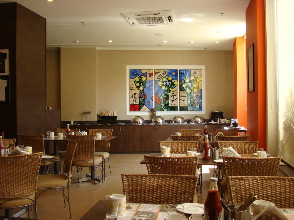 Lemon Tree Hotel Chennai Exterior photo