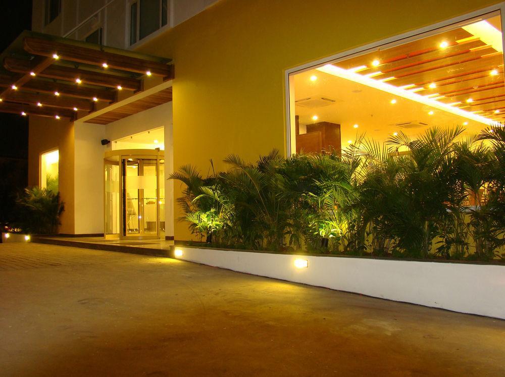Lemon Tree Hotel Chennai Exterior photo