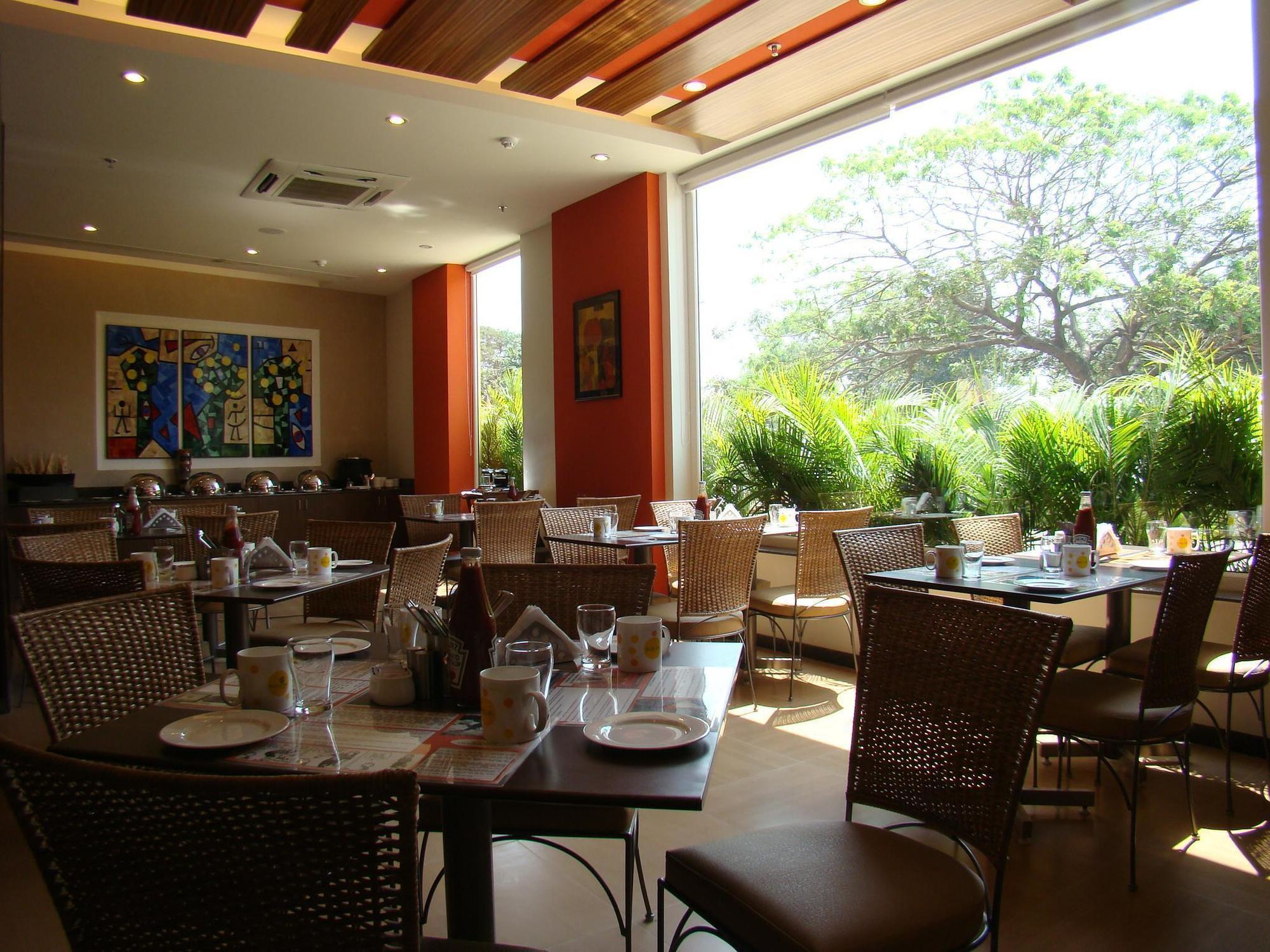 Lemon Tree Hotel Chennai Exterior photo