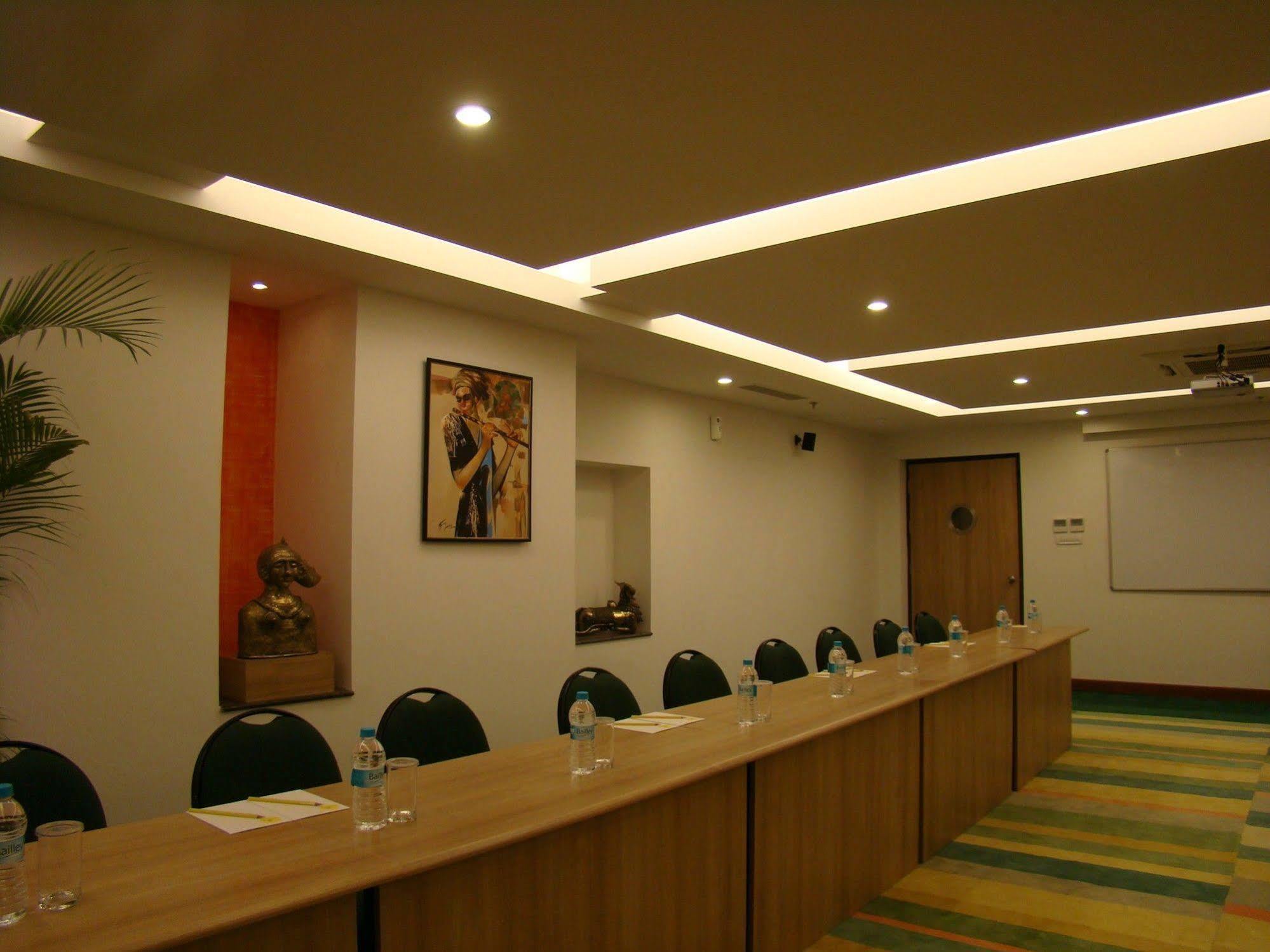 Lemon Tree Hotel Chennai Exterior photo