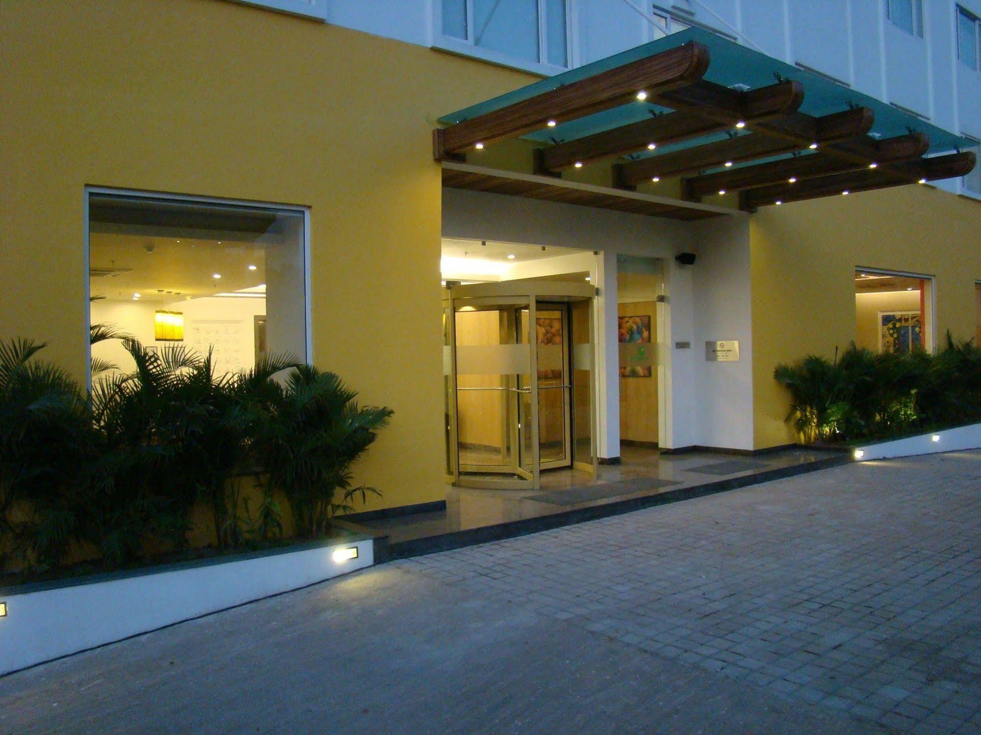 Lemon Tree Hotel Chennai Exterior photo