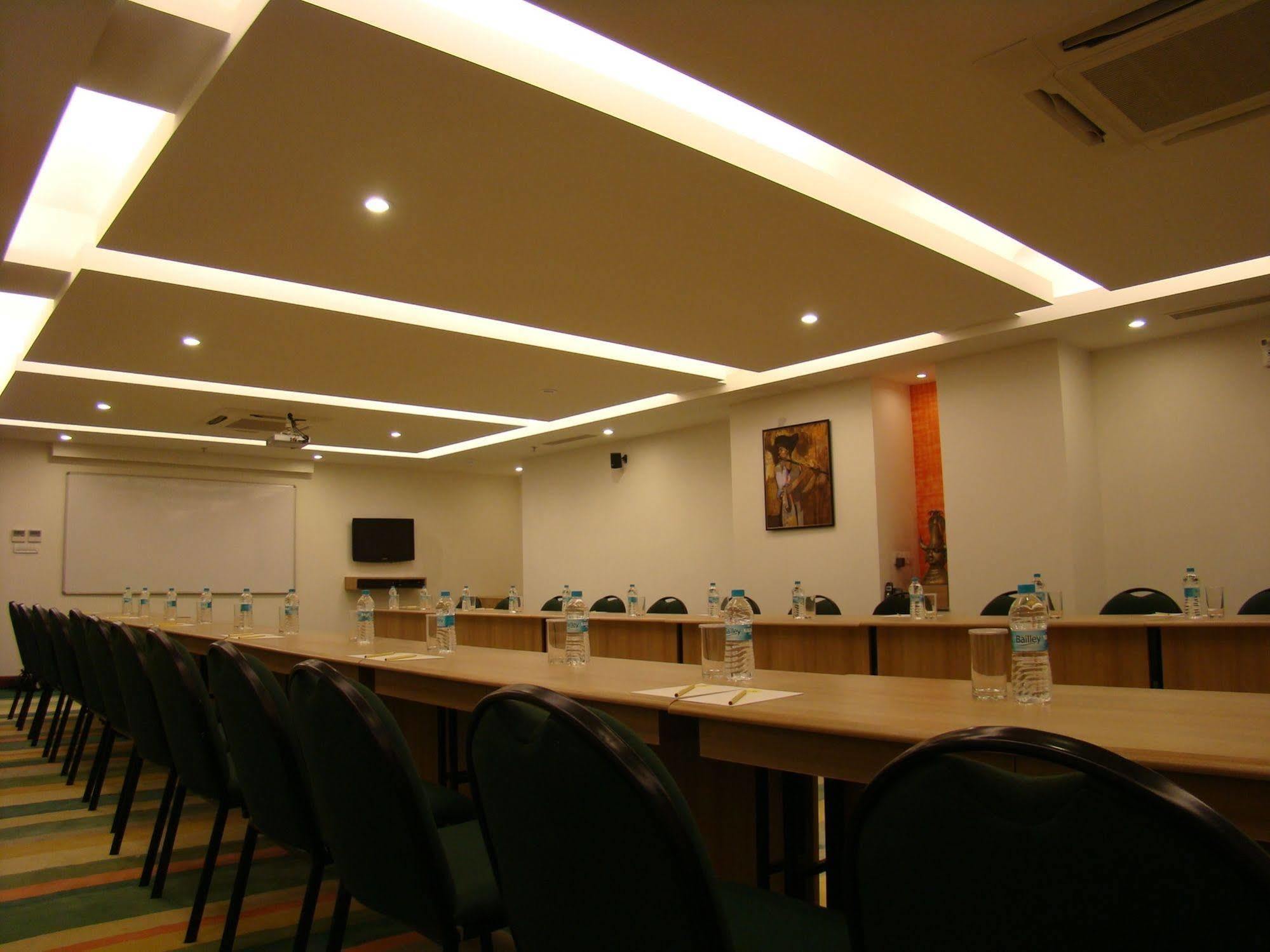 Lemon Tree Hotel Chennai Facilities photo