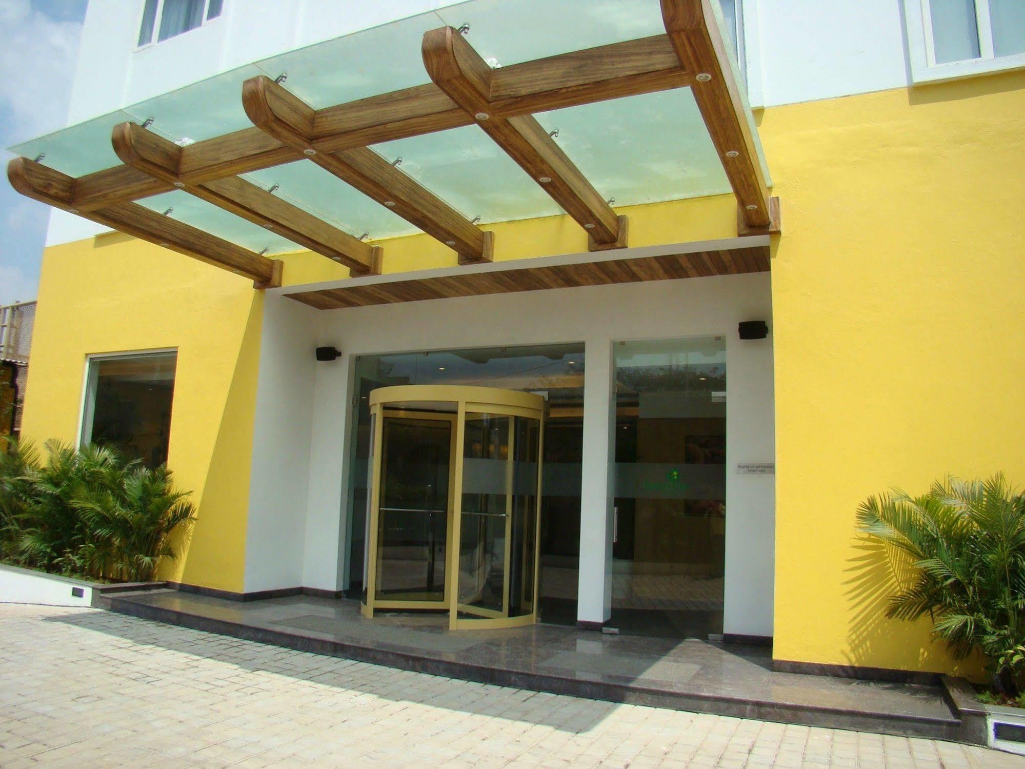 Lemon Tree Hotel Chennai Exterior photo