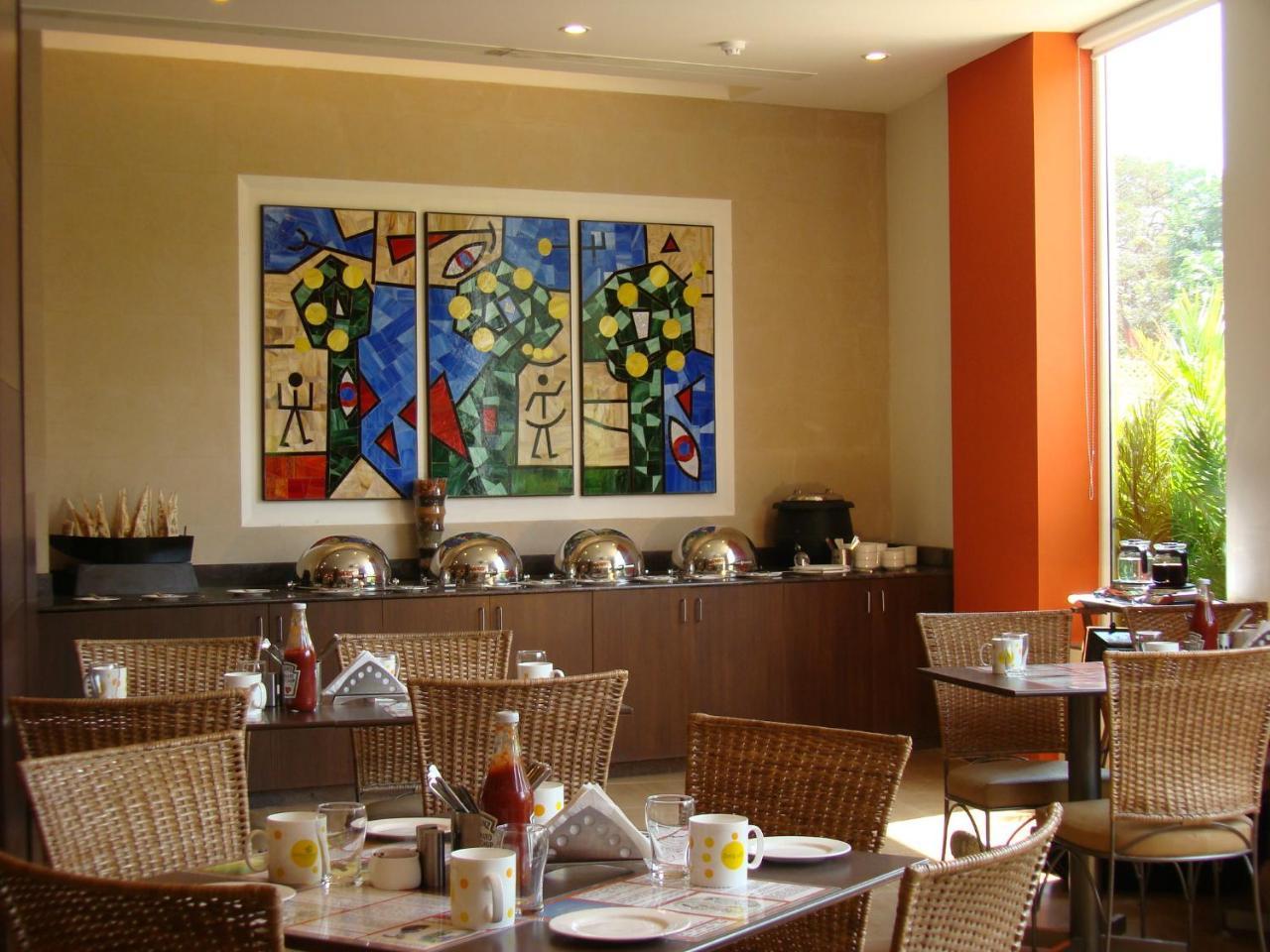 Lemon Tree Hotel Chennai Exterior photo